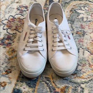 Superga 8.5 White Sneaker